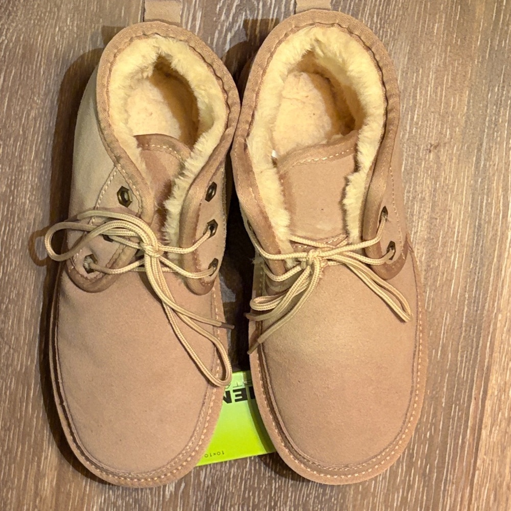 UGG Men's/Women’s Cream Chukka Boots - Picture 3 of 11